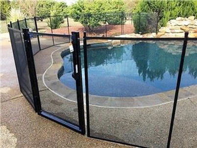 Vartų skląstis baseino tvora